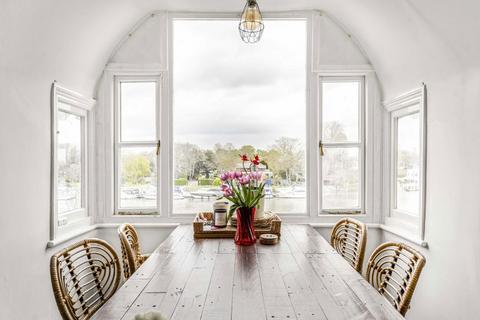 undefined, River Bank, East Molesey KT8