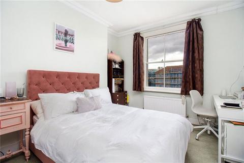3 bedroom flat to rent, Stanlake Road, London W12
