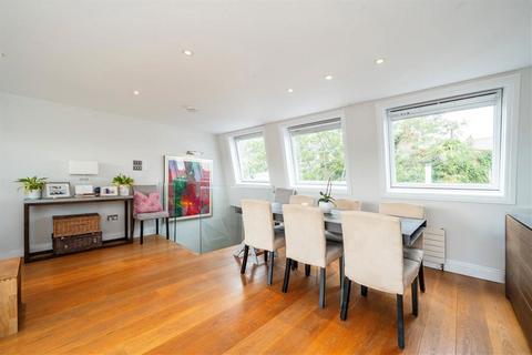 3 bedroom flat to rent, Blythe Road, London W14