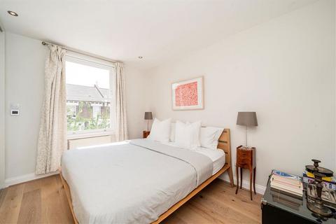 3 bedroom flat to rent, Blythe Road, London W14