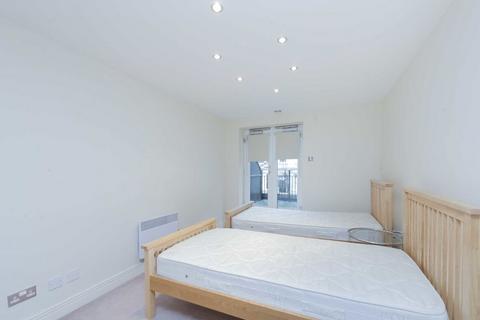 2 bedroom flat to rent, Kensington High Street, London W14