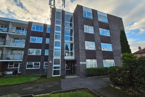 2 bedroom flat to rent, Brooklands Road, Manchester M8