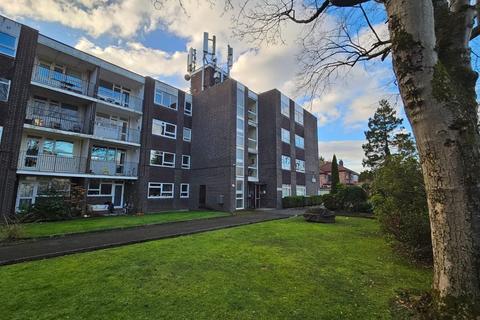 2 bedroom flat to rent, Brooklands Road, Manchester M8