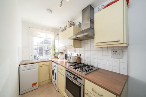 2 bedroom flat for sale, Gauden Road, London SW4