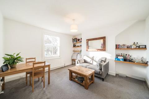 2 bedroom flat for sale, Gauden Road, London SW4
