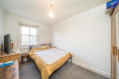 2 bedroom flat for sale, Gauden Road, London SW4