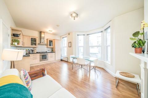 1 bedroom flat for sale, St. Luke's Avenue, London SW4