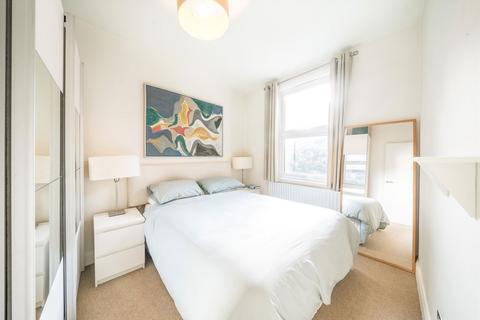1 bedroom flat for sale, St. Luke's Avenue, London SW4