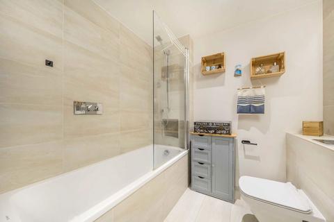 1 bedroom flat for sale, London Road, Isleworth TW7