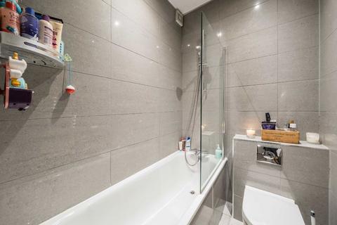 2 bedroom flat for sale, Crown Road, St Margarets TW1