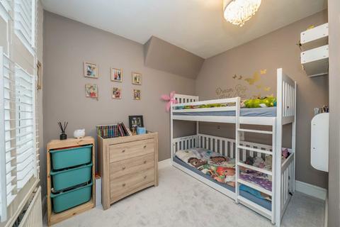 2 bedroom flat for sale, Crown Road, St Margarets TW1