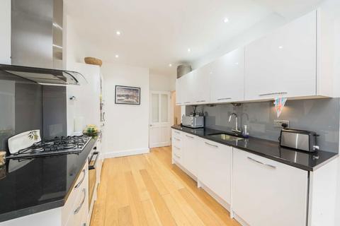 2 bedroom flat for sale, Crown Road, St Margarets TW1