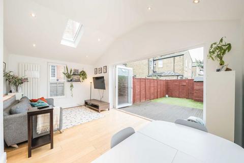 2 bedroom flat for sale, Crown Road, St Margarets TW1