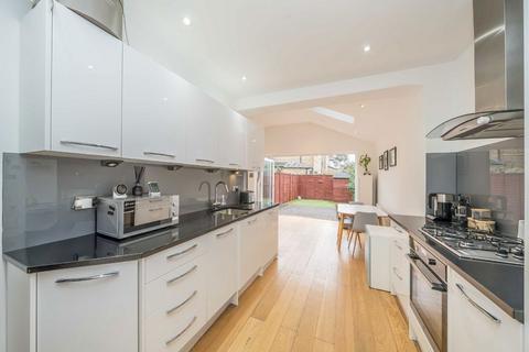 2 bedroom flat for sale, Crown Road, St Margarets TW1