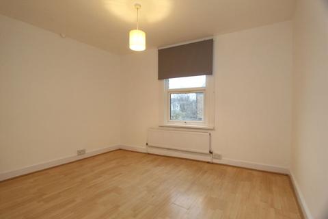 4 bedroom flat to rent, Stanley Road, Teddington TW11