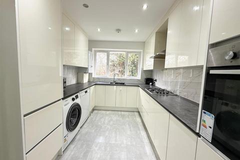 3 bedroom flat to rent, White House Drive, Stanmore HA7