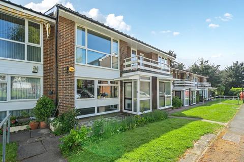 3 bedroom flat to rent - White House Drive, Stanmore HA7