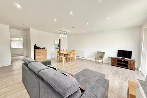 3 bedroom flat to rent, White House Drive, Stanmore HA7