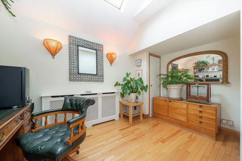 3 bedroom semi-detached house for sale, Grange Avenue, Twickenham TW2