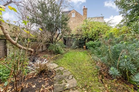 2 bedroom flat for sale, Fenwick Road, East Dulwich, London, SE22