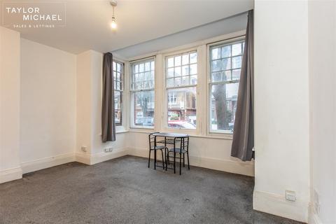 Studio to rent, York Avenue, Hove
