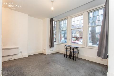 Studio to rent, York Avenue, Hove