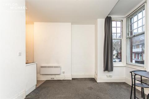 Studio to rent, York Avenue, Hove