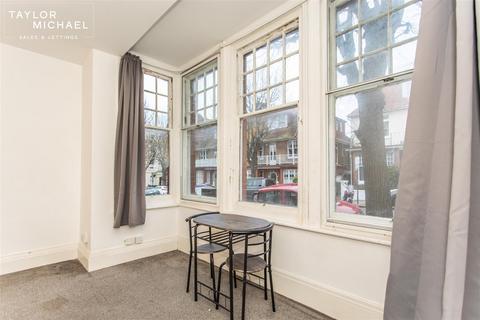 Studio to rent, York Avenue, Hove