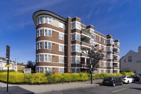 Studio to rent, Becklow Gardens, London W12