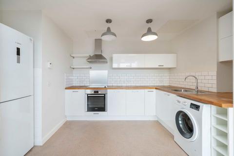 2 bedroom flat for sale, Drayton Park, London N5