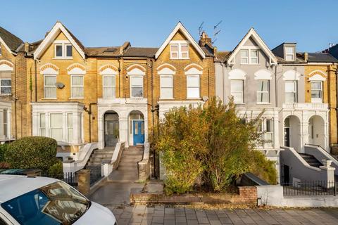 2 bedroom flat for sale, Endymion Road, London N4