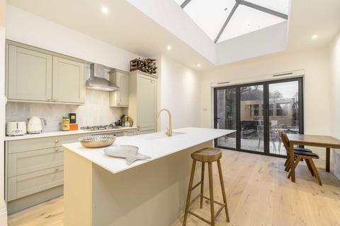 2 bedroom flat for sale, Endymion Road, London N4