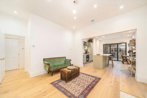 2 bedroom flat for sale, Endymion Road, London N4