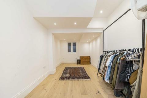 2 bedroom flat for sale, Endymion Road, London N4