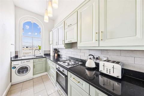 2 bedroom flat for sale, Shooters Hill Road, London SE18