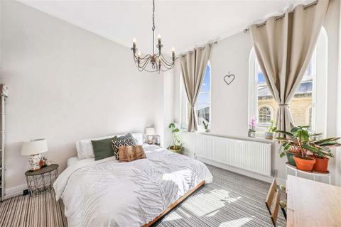 2 bedroom flat for sale, Shooters Hill Road, London SE18