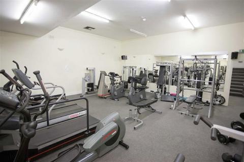 2 bedroom flat for sale, Shooters Hill Road, London SE18