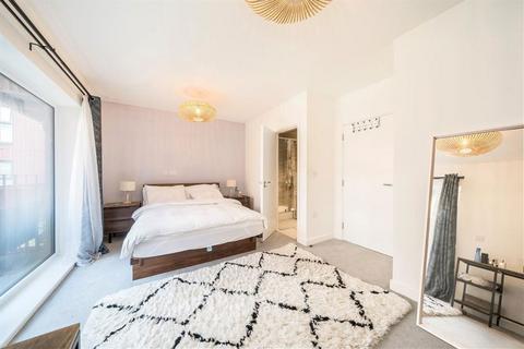 2 bedroom flat for sale, Brumwell Avenue, London SE18