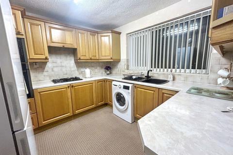 2 bedroom flat for sale, Thornley Close, Whickham, Newcastle upon Tyne, Tyne and Wear, NE16 5TG