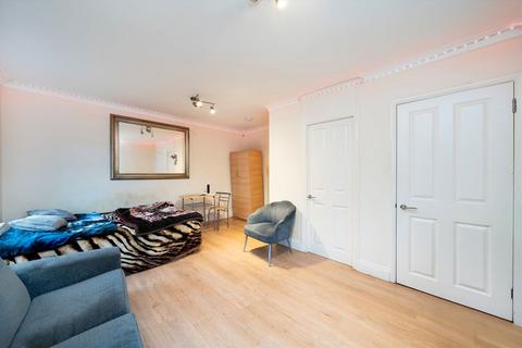House to rent, Grovelands Close, Harrow HA2