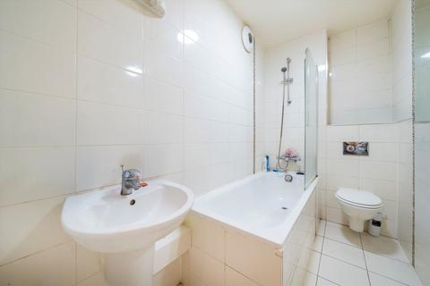 House to rent, Grovelands Close, Harrow HA2