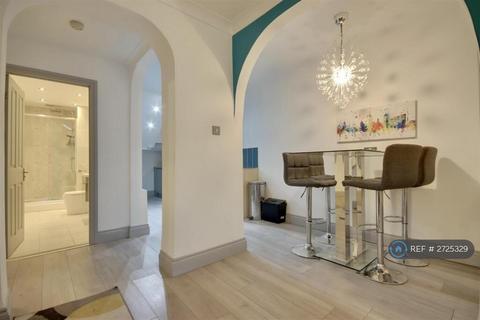 1 bedroom flat to rent, Georgina Court, Southsea, PO5