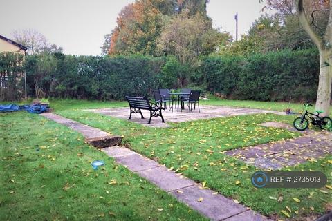 3 bedroom semi-detached house to rent, Moss Lane, Partington, Manchester, M31