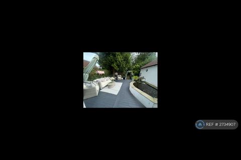 undefined, Hessie, Hull, HU13