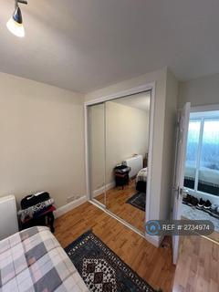 3 bedroom flat to rent, London Road, Stanmore, HA7
