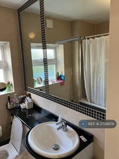 3 bedroom flat to rent, London Road, Stanmore, HA7