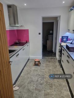 3 bedroom semi-detached house to rent, Linkswood Avenue, Doncaster, DN2