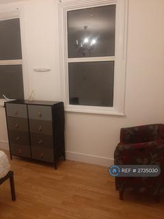 3 bedroom terraced house to rent, Mount Road, Kent, ME4