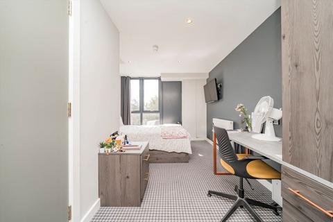 Studio to rent, Kenton Road, Harrow HA3