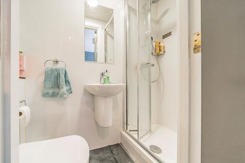Studio to rent, Kenton Road, Harrow HA3